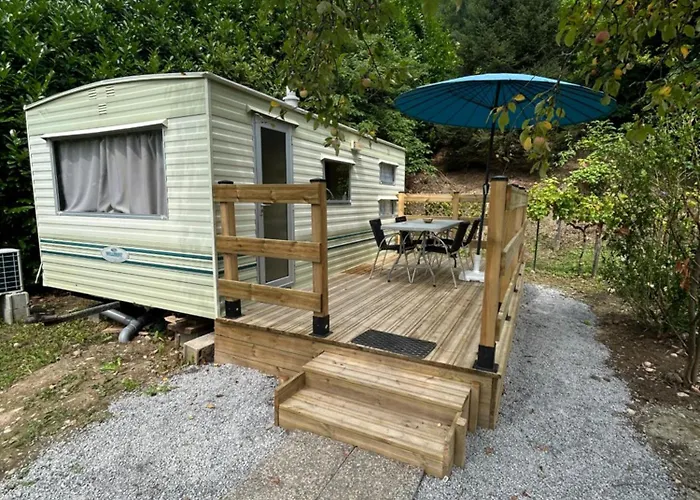 Mobil-Home Vintage Au Bord De La Riviere