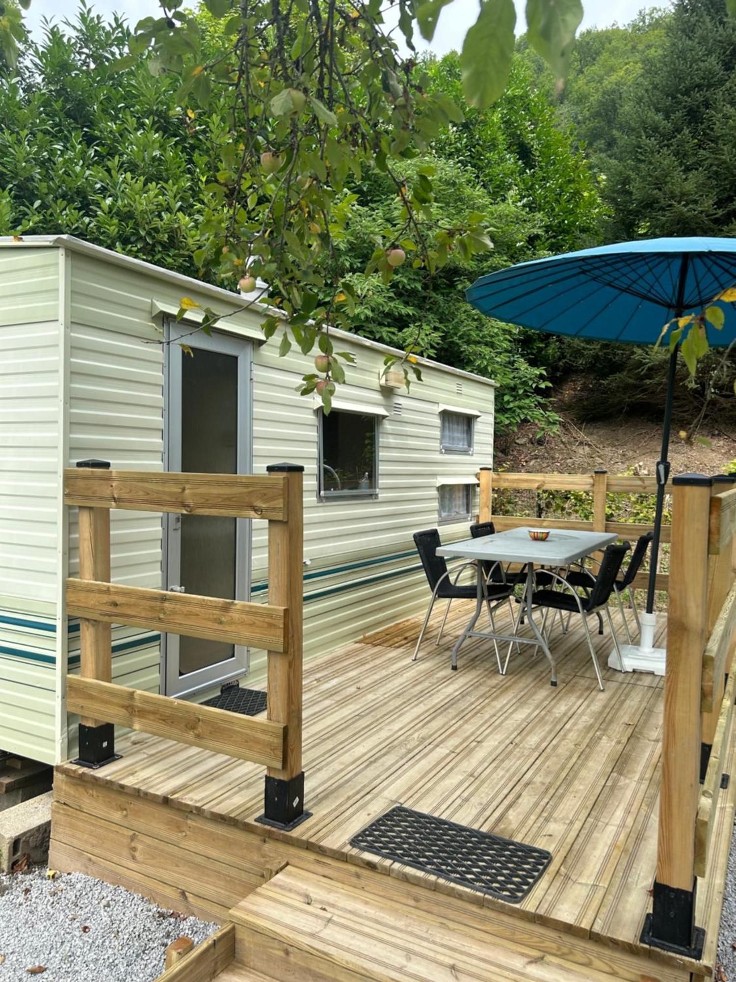 Campsite Mobil-home Vintage Au Bord De La Riviere